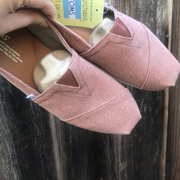 Toms Slip On Shoes - Picture 2 of 3